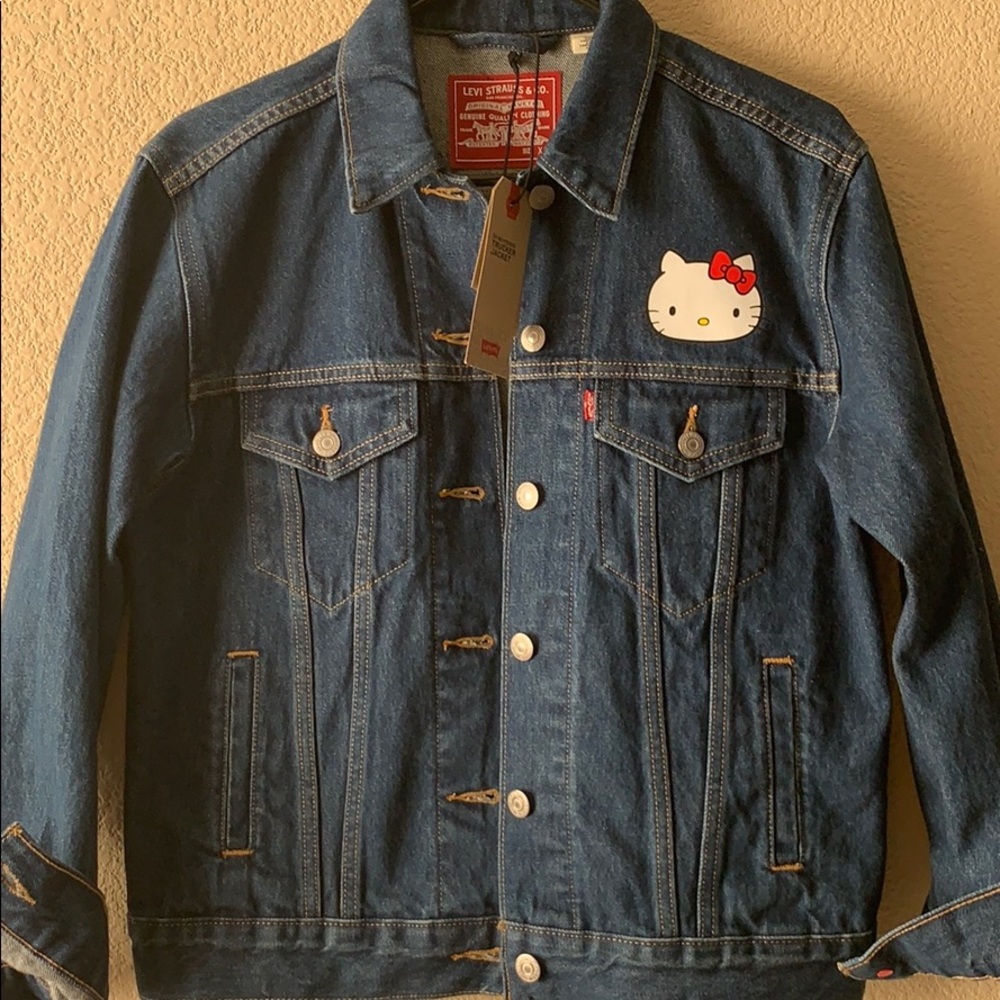NEW Levi’s x Hello Kitty Denim Trucker Jacket - Picture 3 of 11